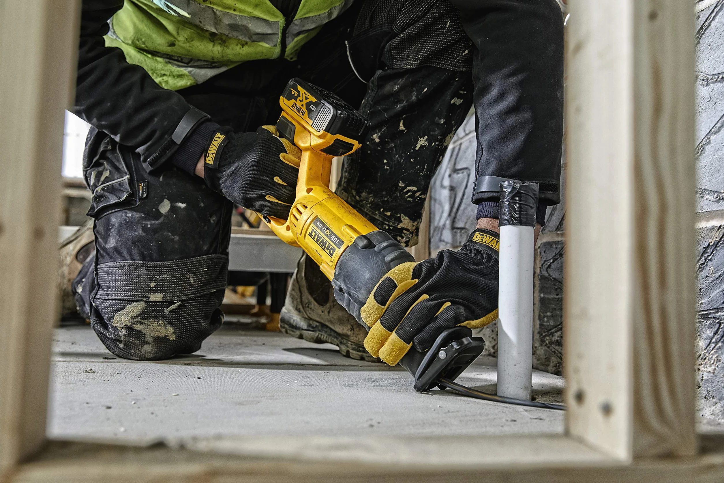 DEWALT DCS380N-XJ 18V XR litowo-jonowa tylko piła szablasta, żółta/czarna, 9,8 cm x 46,8 cm x 15,0 cm
