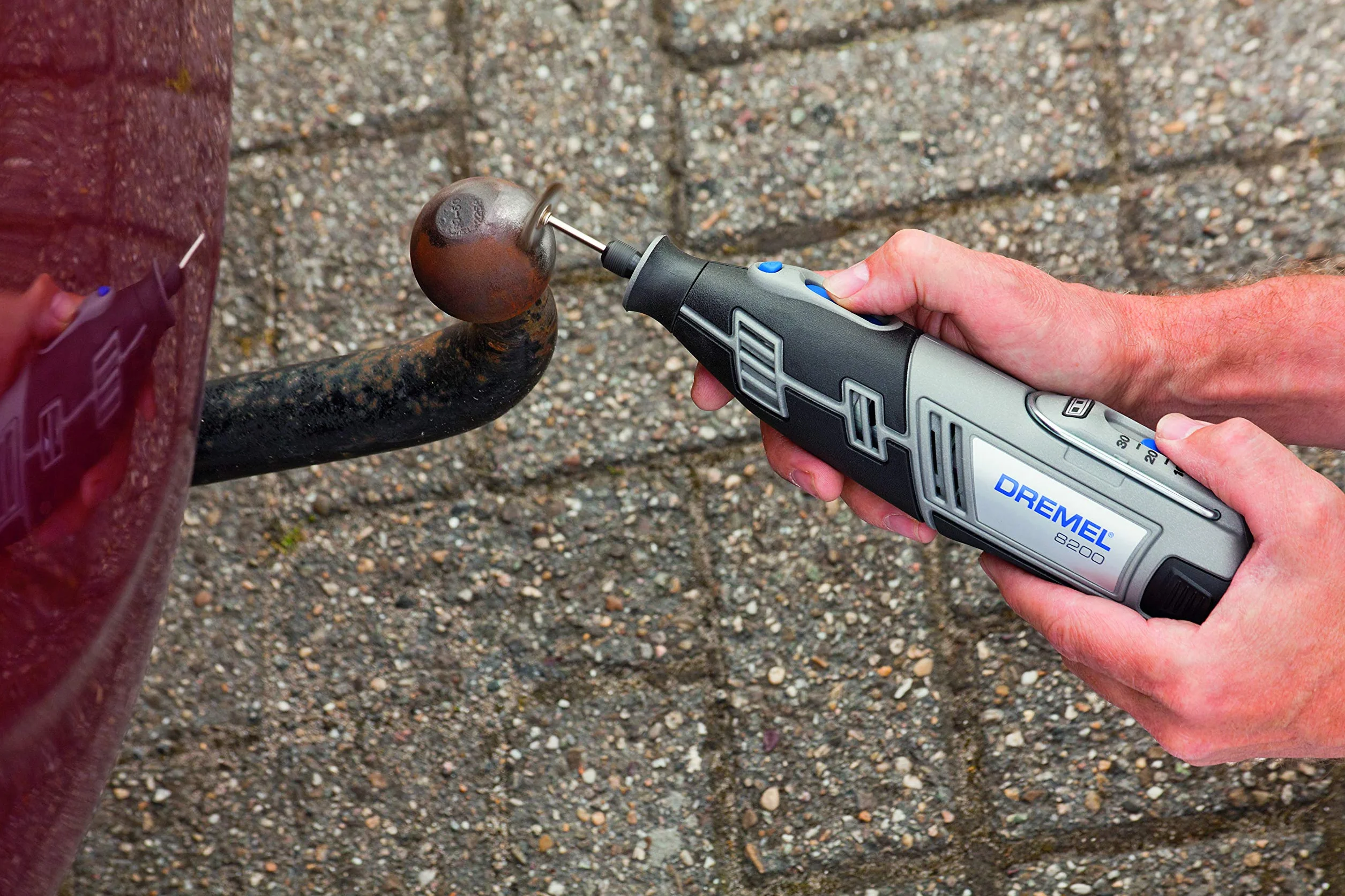 Dremel 538 szczotka ścierna o dużej wydajności, szczotka z włosia 26 mm do usuwania rdzy i korozji oraz usuwania zadziorów